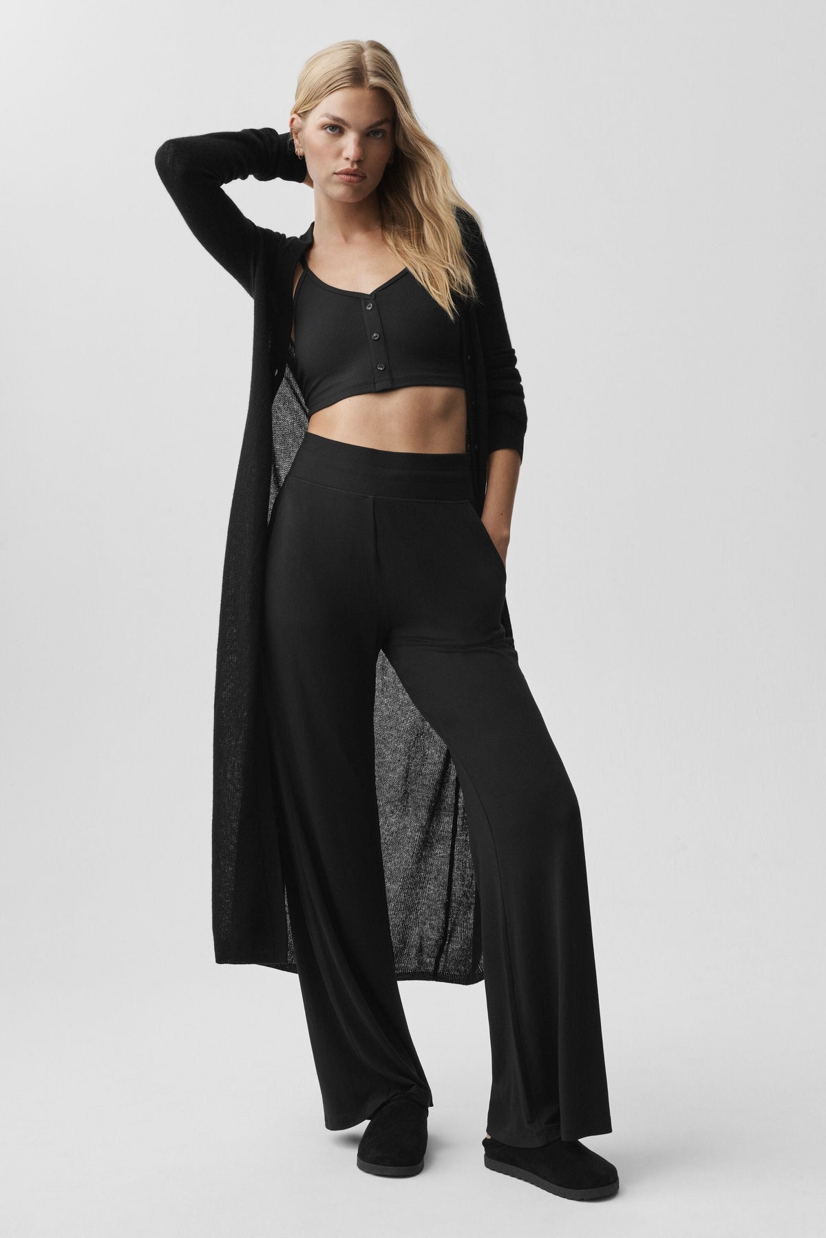 Alo Yoga Semi-Sheer Delicate Lounge Flare Pant (Long) - Black - imagen 5