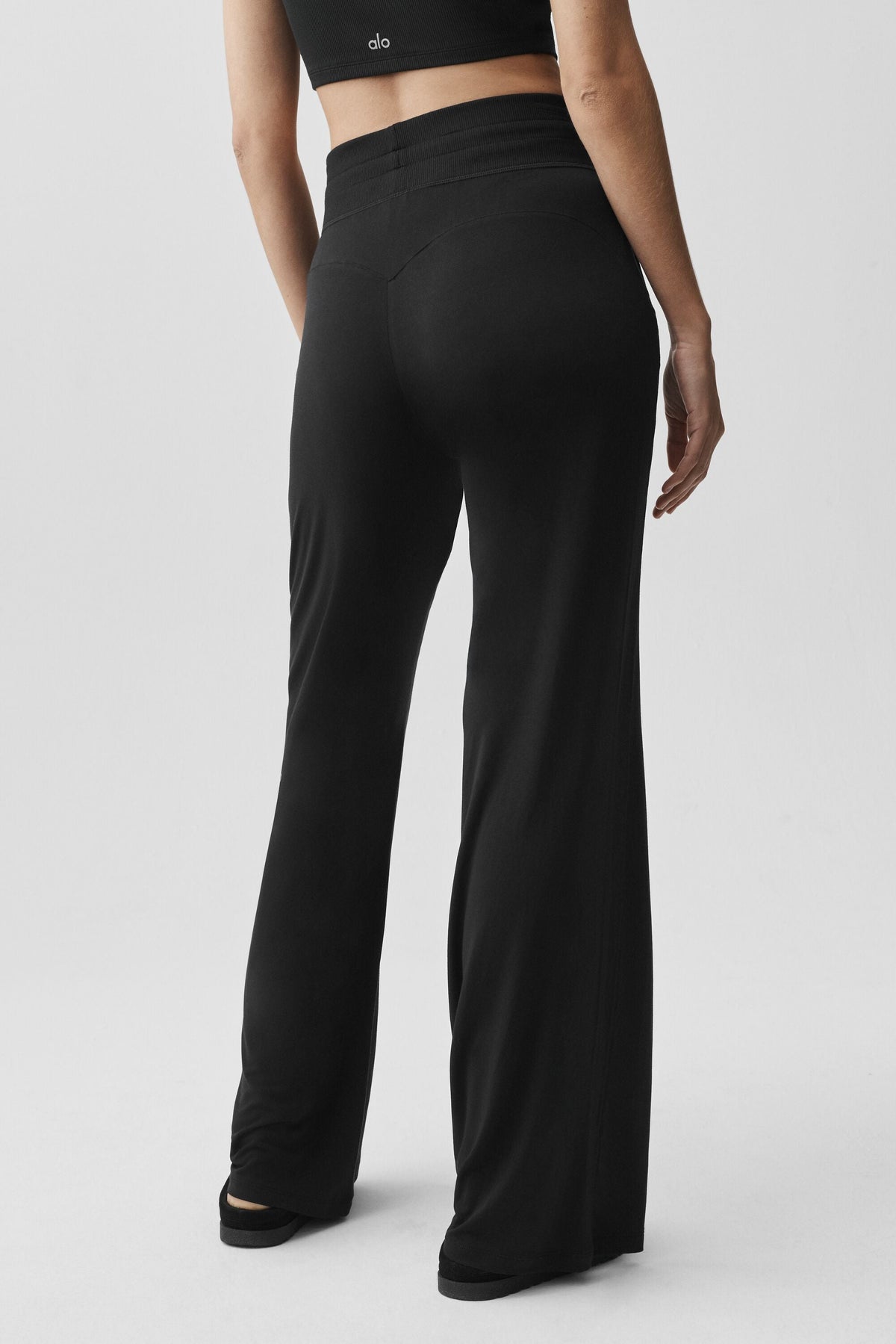 Alo Yoga Semi-Sheer Delicate Lounge Flare Pant (Long) - Black - imagen 3