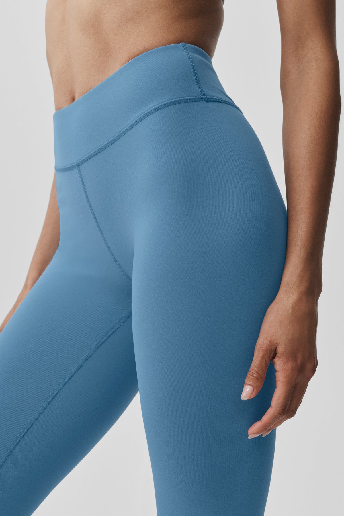 Alo Yoga Airbrush Mid-Rise 7/8 Legging - California Blue - imagen 3