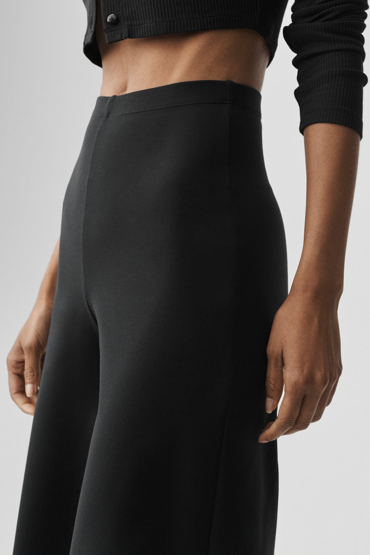 Alo Yoga Airbrush High-Waist Wide Leg Pant (Regular) - Black - imagen 4