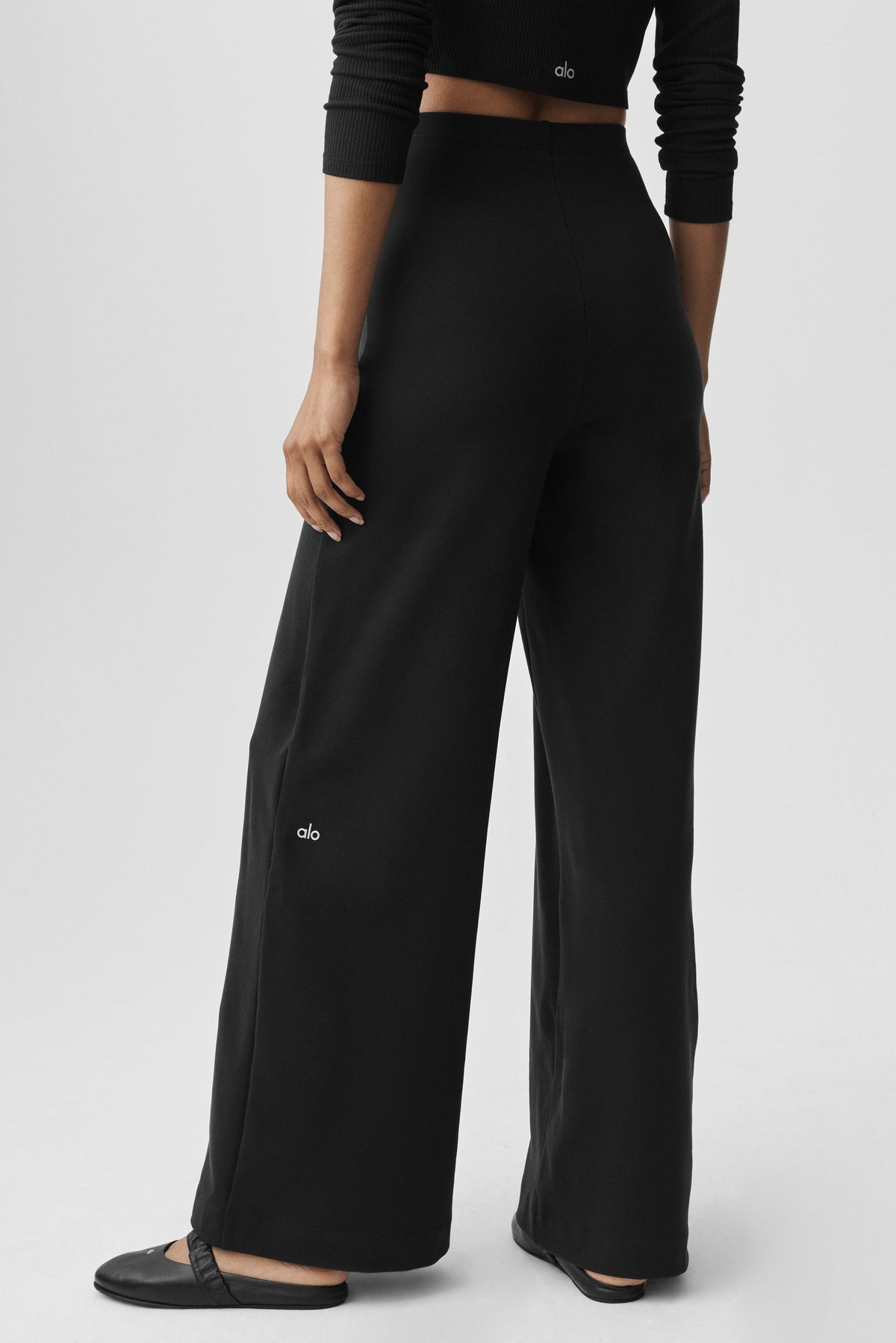 Alo Yoga Airbrush High-Waist Wide Leg Pant (Regular) - Black - imagen 2