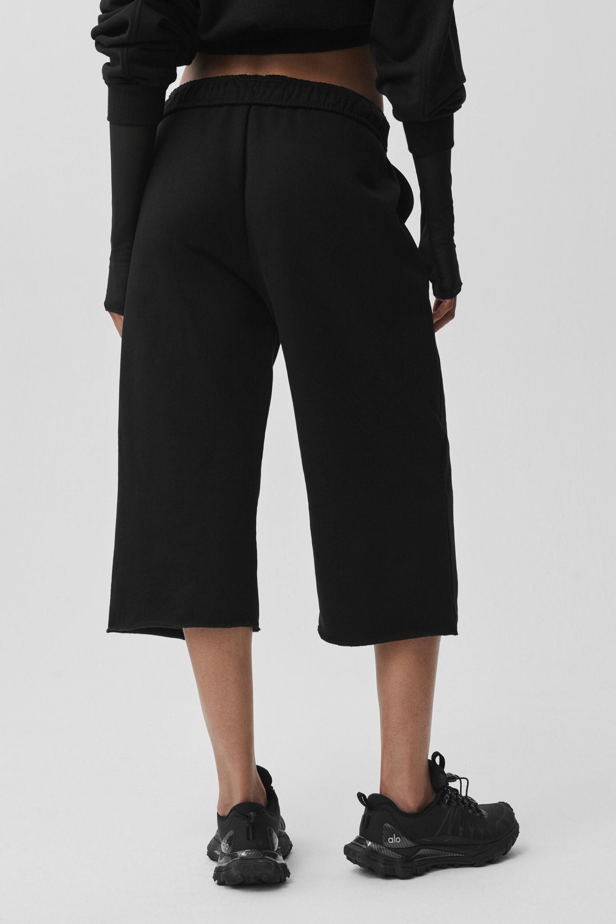 Alo Yoga Accolade Cutoff Sweatpant - Black - imagen 2