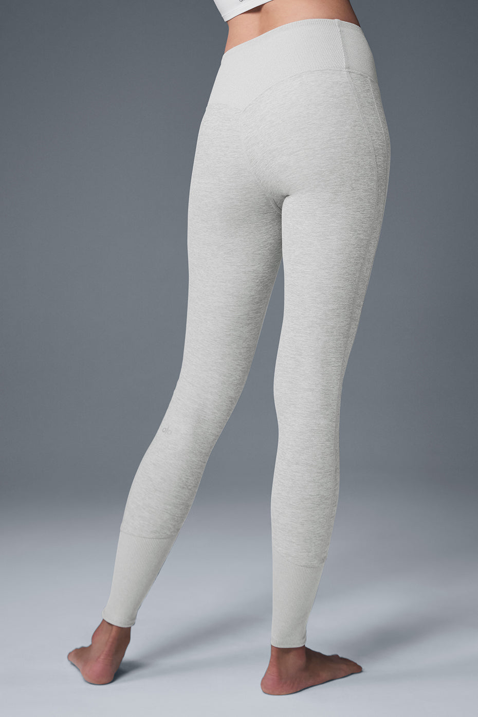 Alo Yoga High-Waist Alosoft Lounge Legging - Athletic Heather Grey - imagen 3