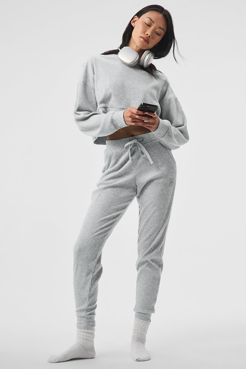 Alo Yoga Muse Sweatpant - Athletic Heather Grey - imagen 5