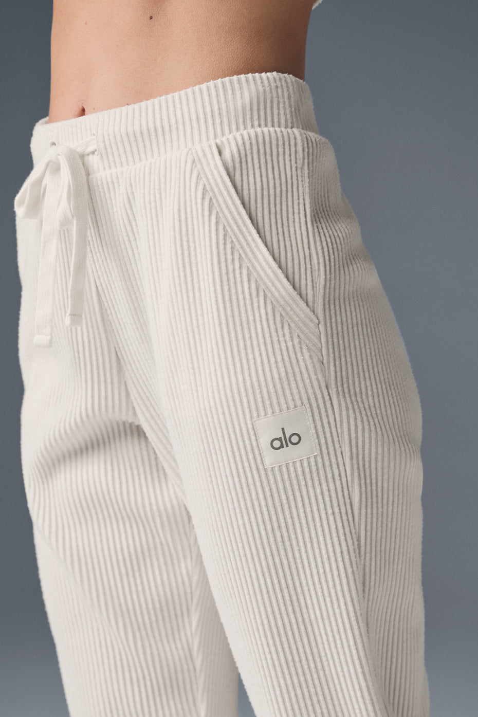 Alo Yoga Muse Sweatpant - Ivory - imagen 4