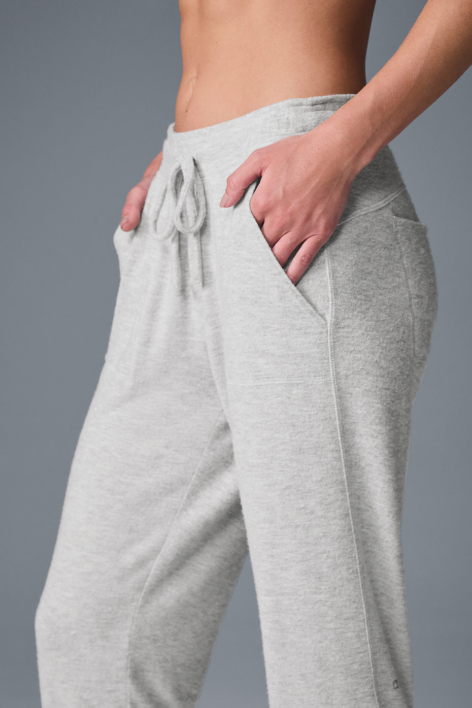 Alo Yoga Soho Sweatpant - Athletic Heather Grey - imagen 2