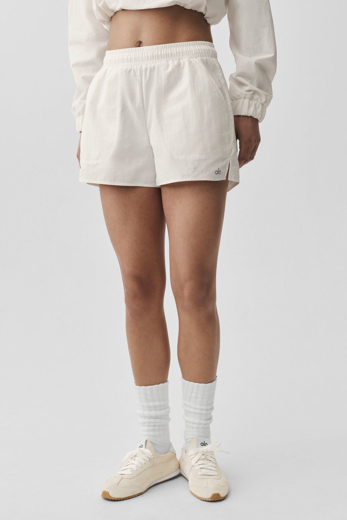 Alo Yoga Alumni Short - Ivory - imagen 3