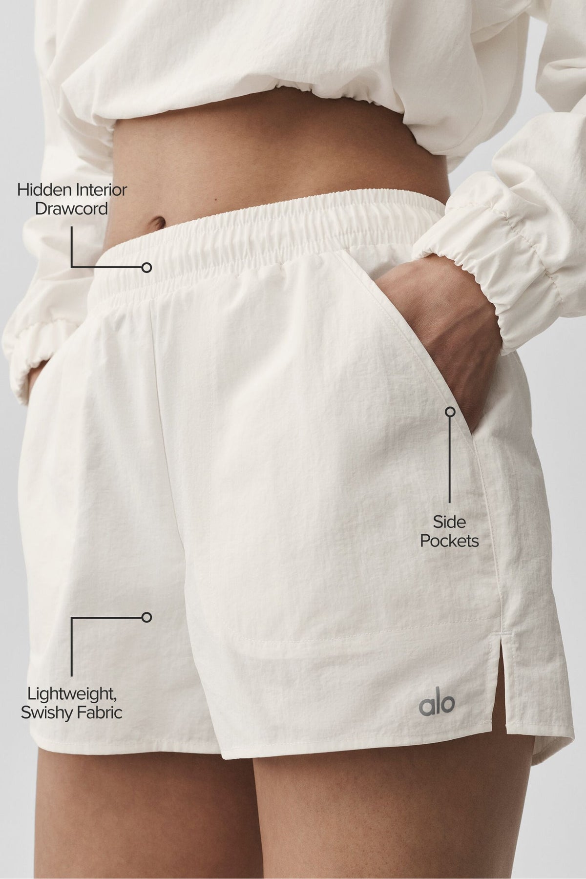 Alo Yoga Alumni Short - Ivory - imagen 2