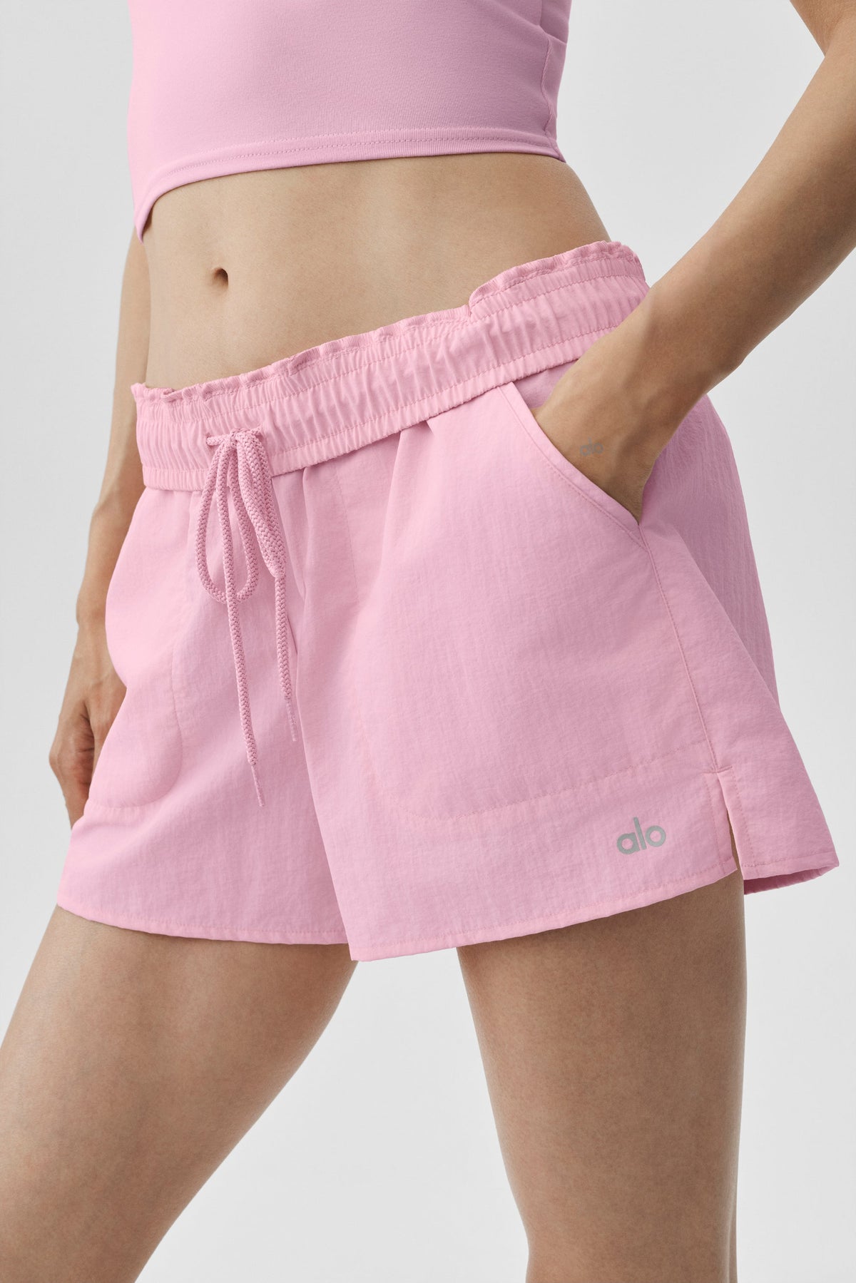 Alo Yoga Alumni Short - Pink Marshmallow - imagen 3