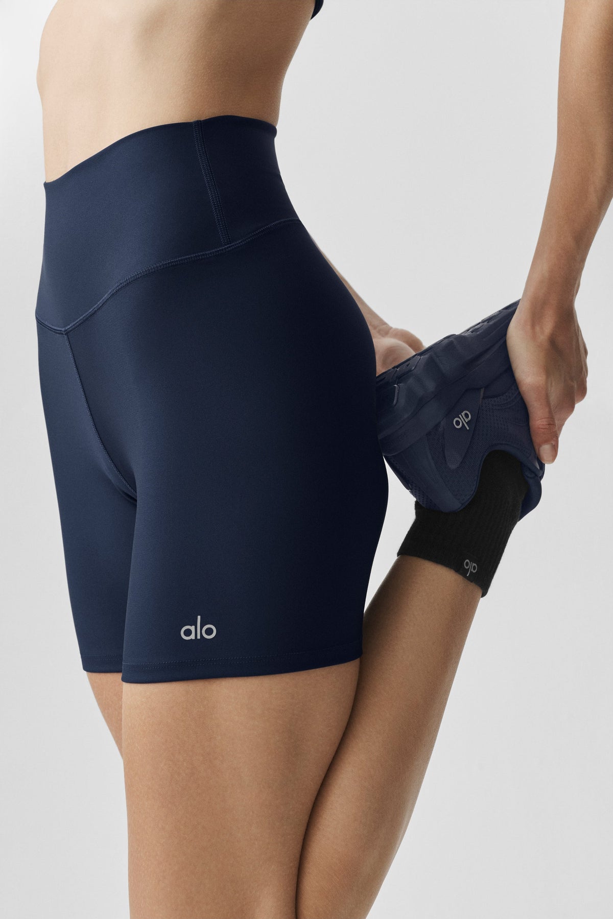 Alo Yoga 5" Airlift Energy Short - Navy - imagen 3