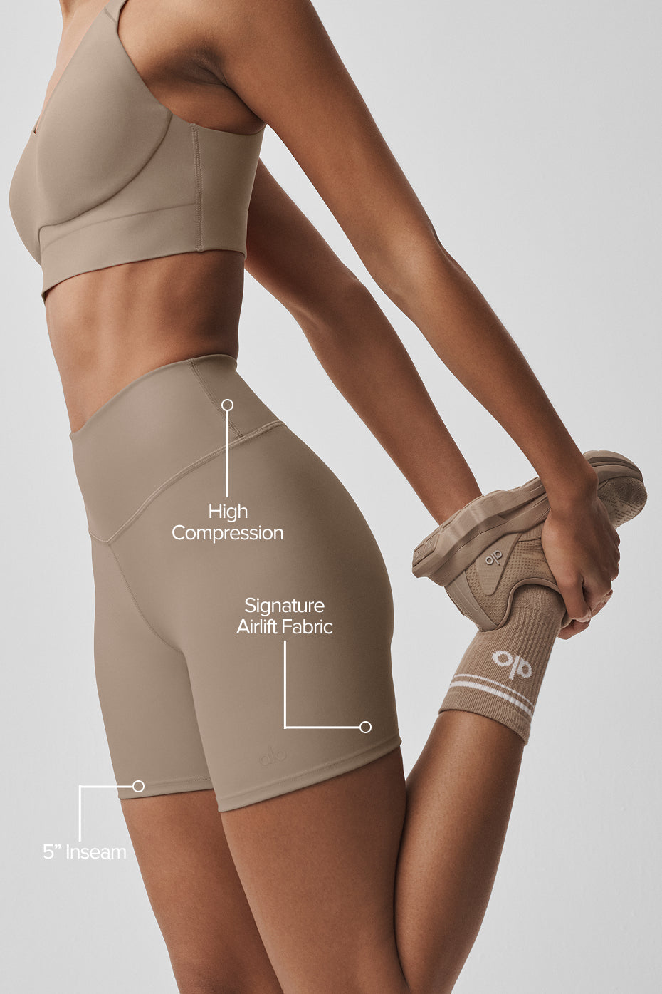 Alo Yoga 5" Airlift Energy Short - Gravel - imagen 2