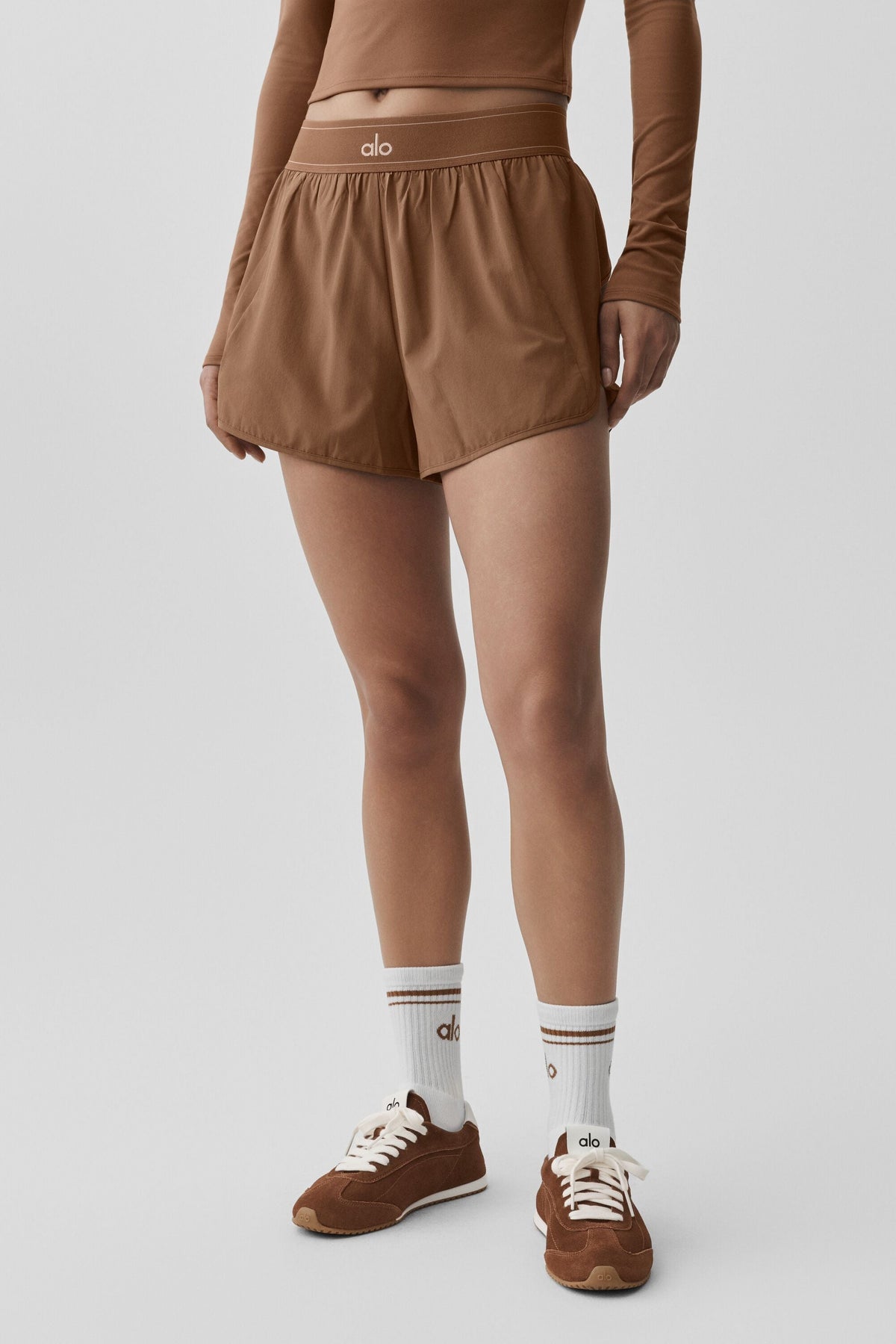 Alo Yoga Match Point Short - Sun Kissed Brown - imagen 3