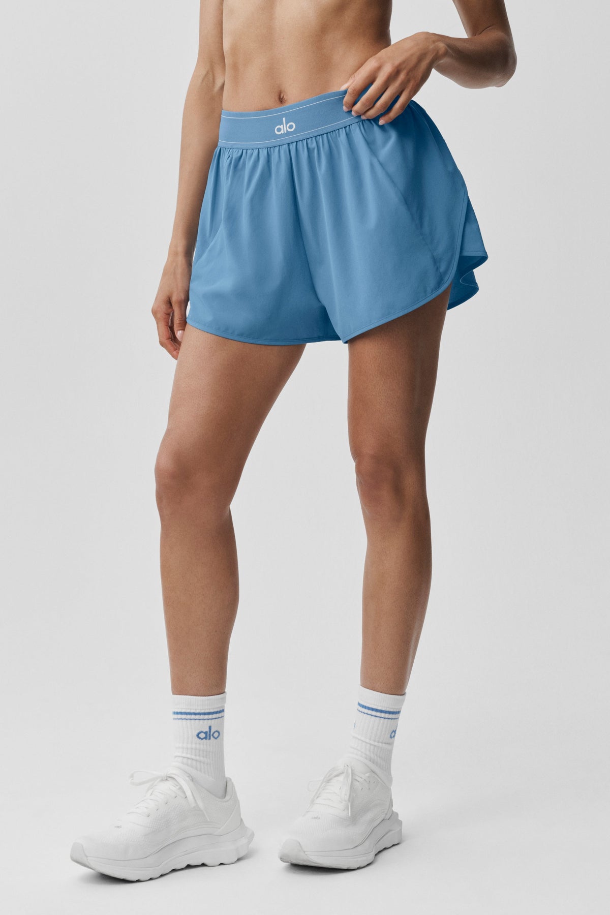 Alo Yoga Match Point Short - California Blue - imagen 3