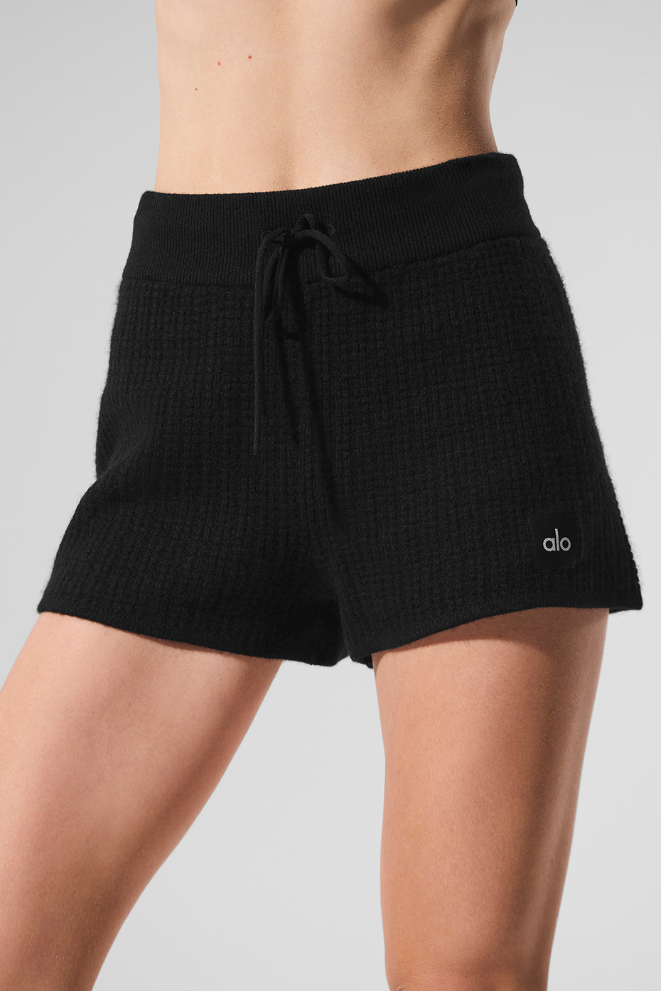 Alo Yoga Cashmere High-Waist Plush Waffle Short - Black - imagen 2