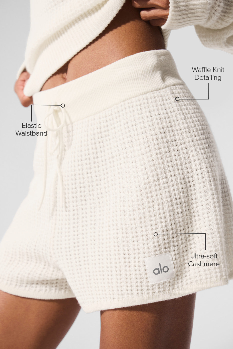 Alo Yoga Cashmere High-Waist Plush Waffle Short - Ivory - imagen 2