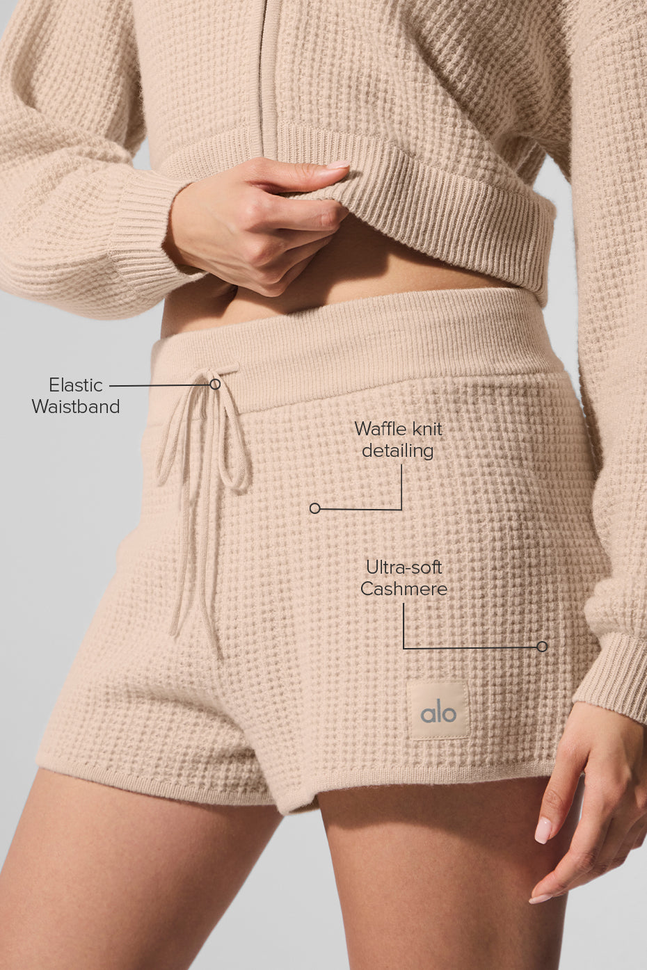 Alo Yoga Cashmere High-Waist Plush Waffle Short - Macadamia Blush - imagen 2