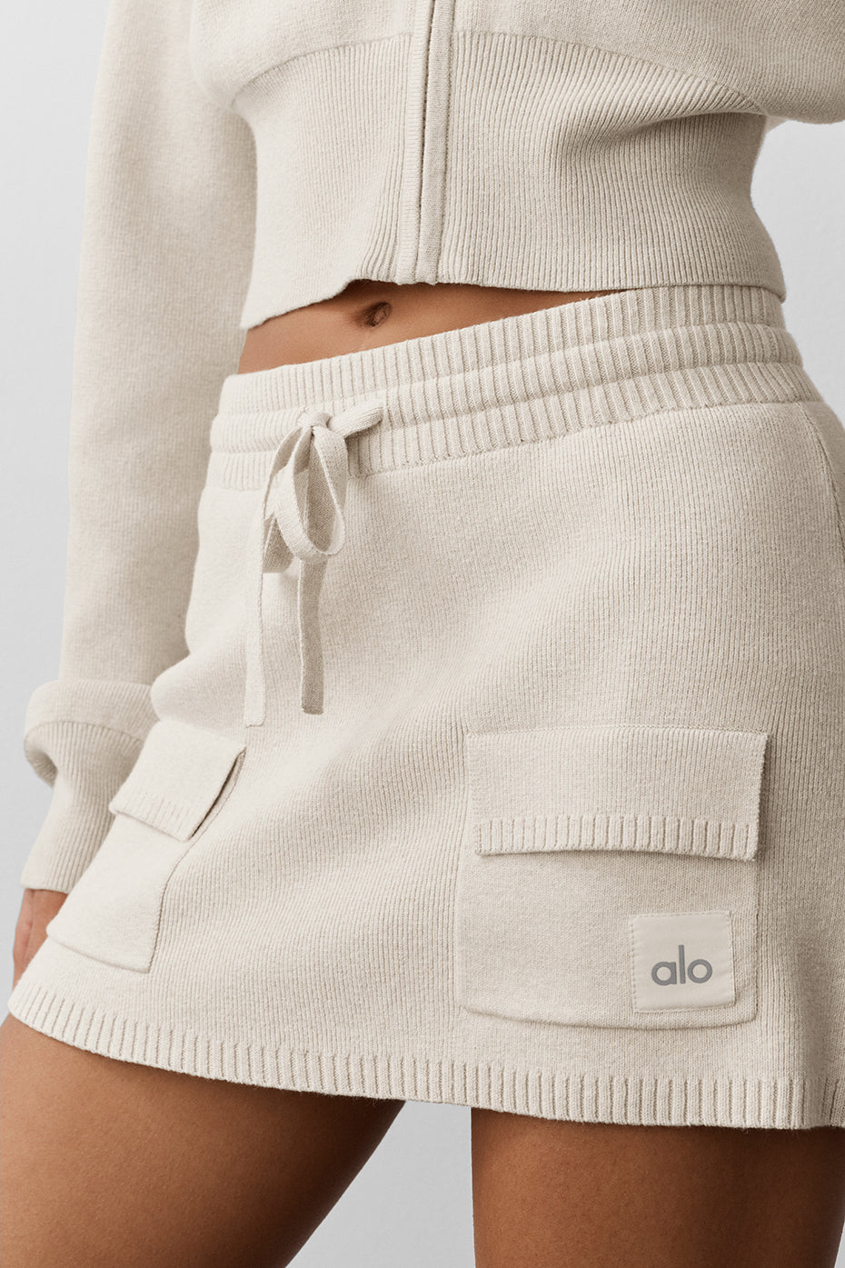 Alo Yoga Scholar Knit Cargo Skirt - Oatmeal Heather - imagen 4