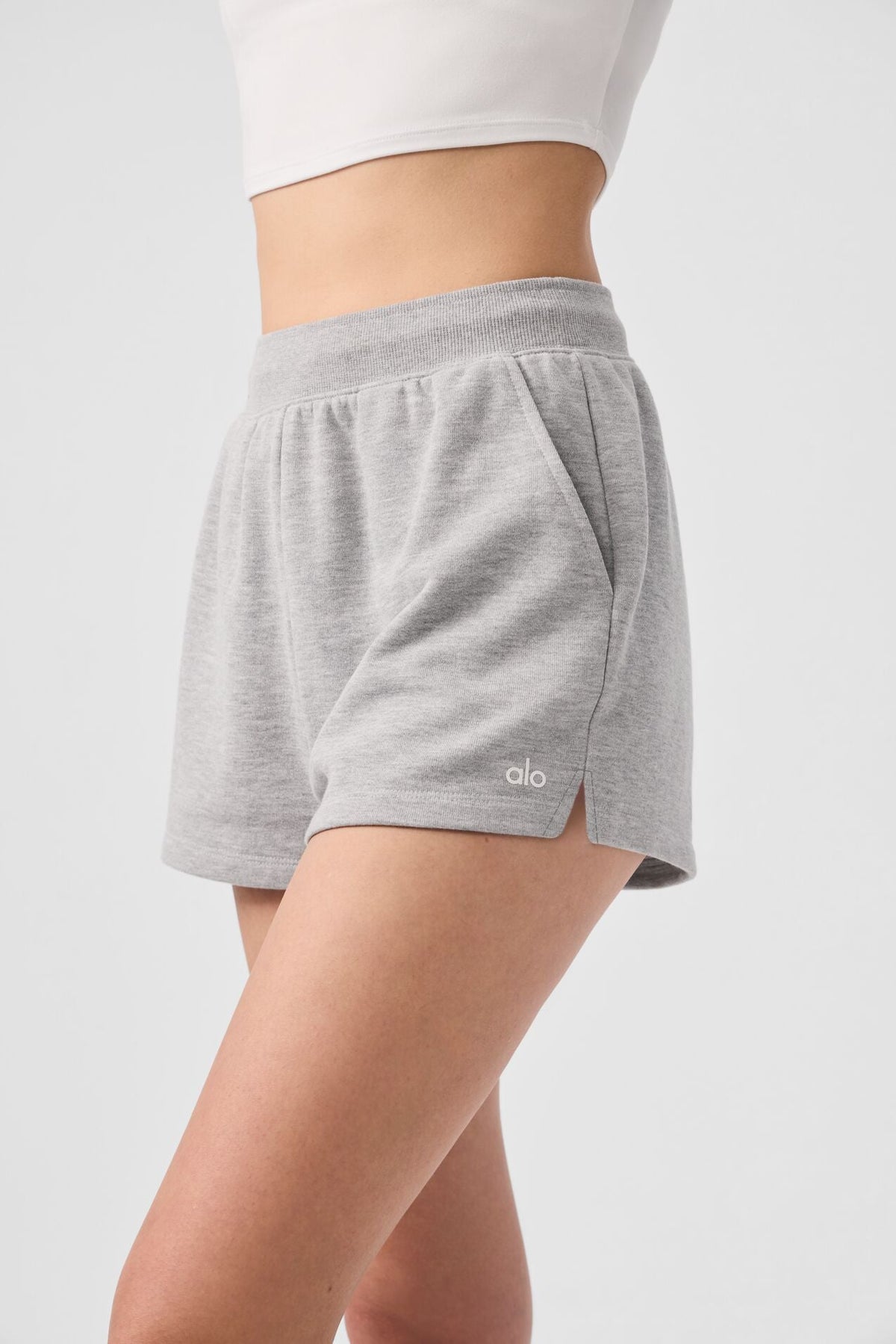 Alo Yoga Low Key Sweat Short - Athletic Heather Grey - imagen 3
