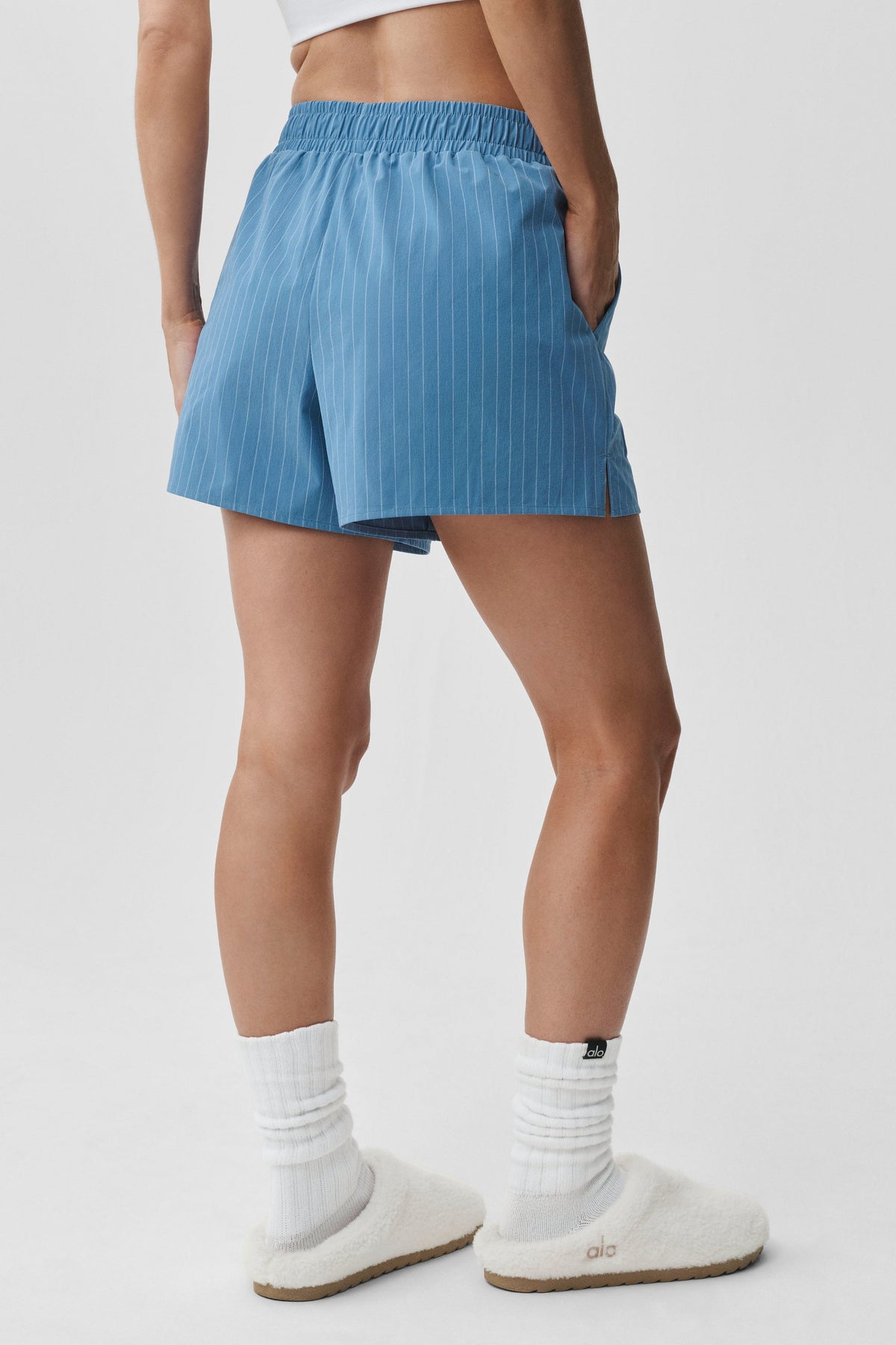 Alo Yoga Pinstripe Daylight Boxer Short - California Blue/White - imagen 2