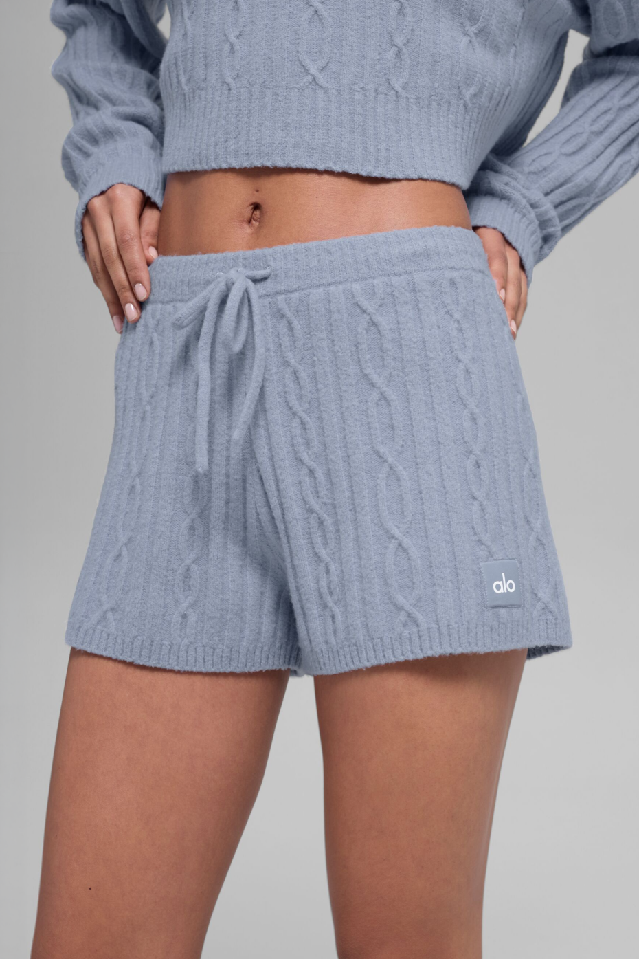 Alo Yoga Cable Knit Winter Bliss Short - Winter Frost - imagen 5