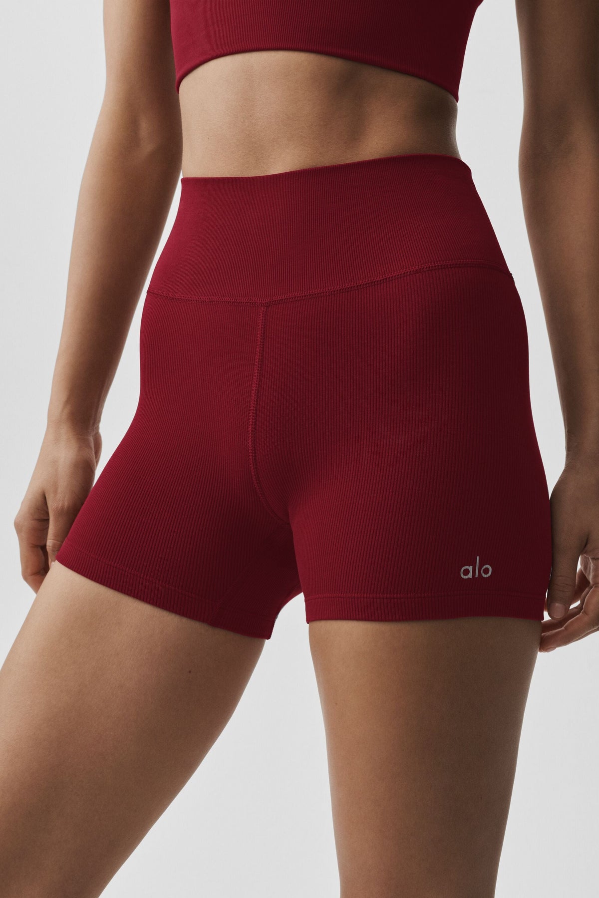 Alo Yoga 4" Seamless Modal Ribbed High-Waist Short - Summer Romance Red - imagen 2