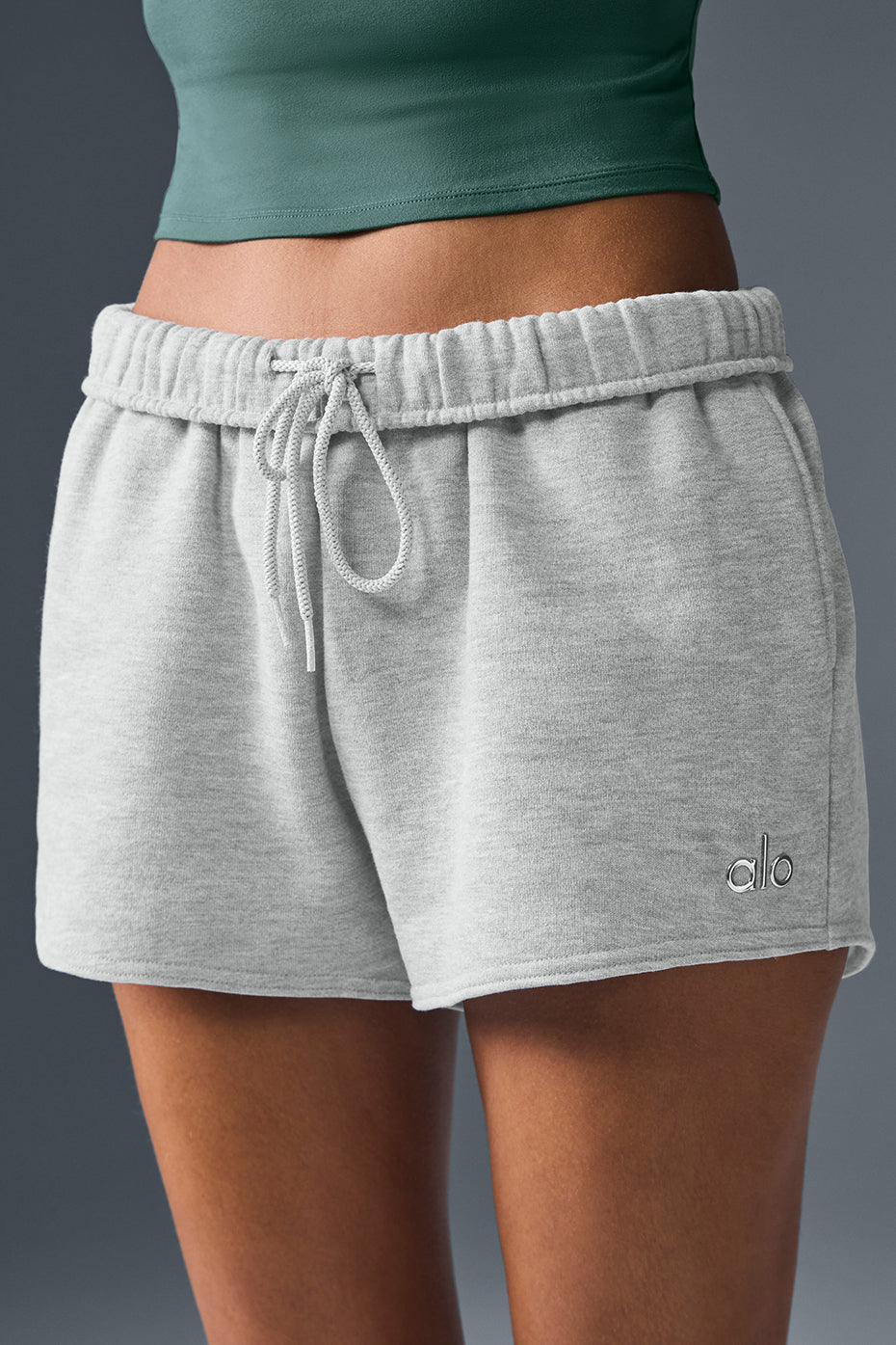 Alo Yoga Accolade Short - Athletic Heather Grey - imagen 5