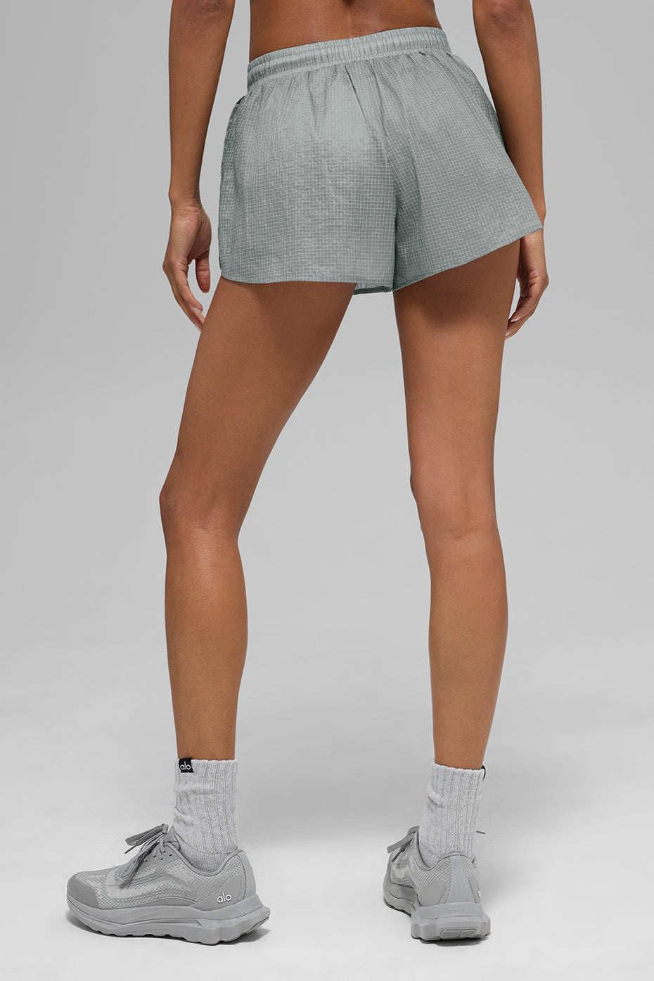Alo Yoga Game Time Short - Lunar Grey - imagen 4