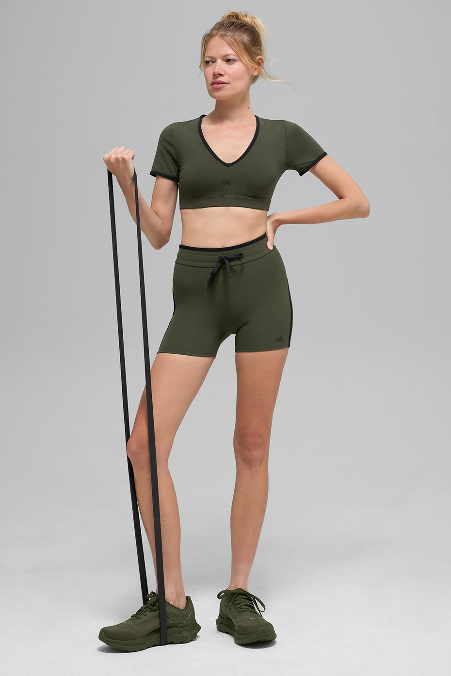 Alo Yoga 4" Airbrush High-Waist Race Pace Short - Green Olive/Black - imagen 5