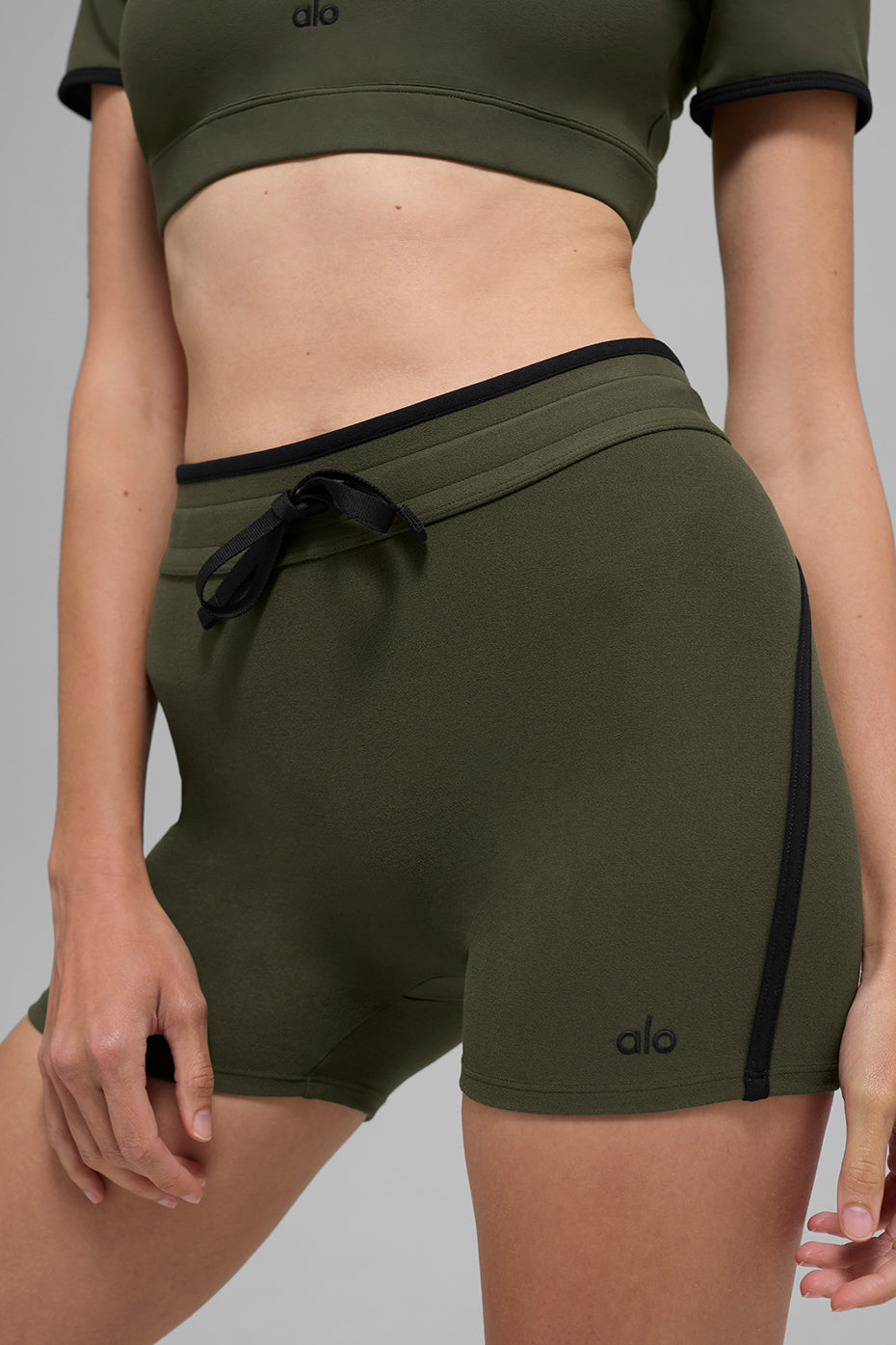 Alo Yoga 4" Airbrush High-Waist Race Pace Short - Green Olive/Black - imagen 2
