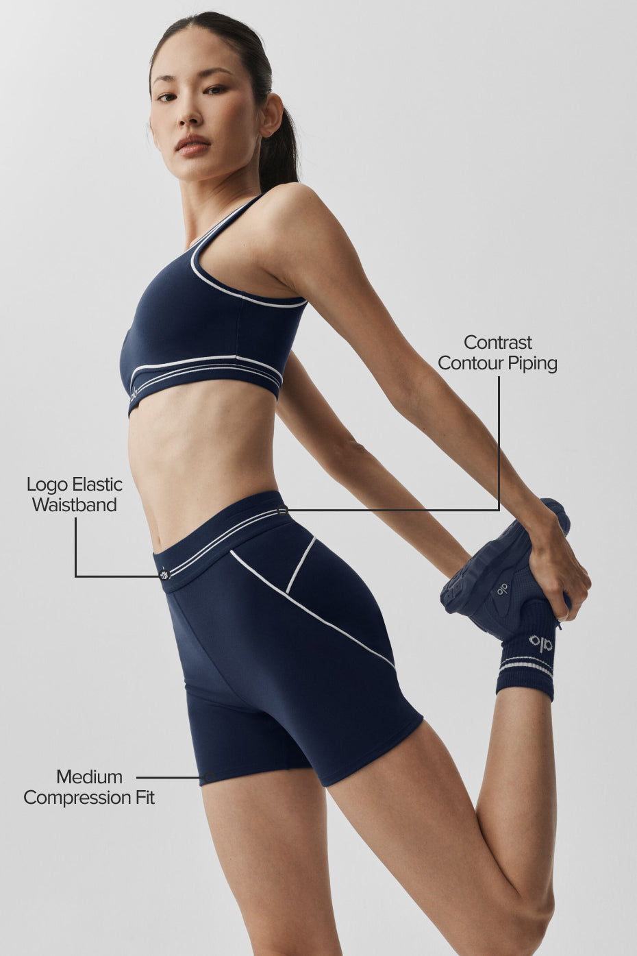 Alo Yoga 4" Airbrush High-Waist Heart Throb Short - Navy/White - imagen 2