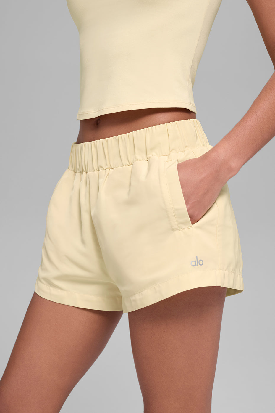 Alo Yoga High-Waist Socialite Short - Candlelight Yellow - imagen 2