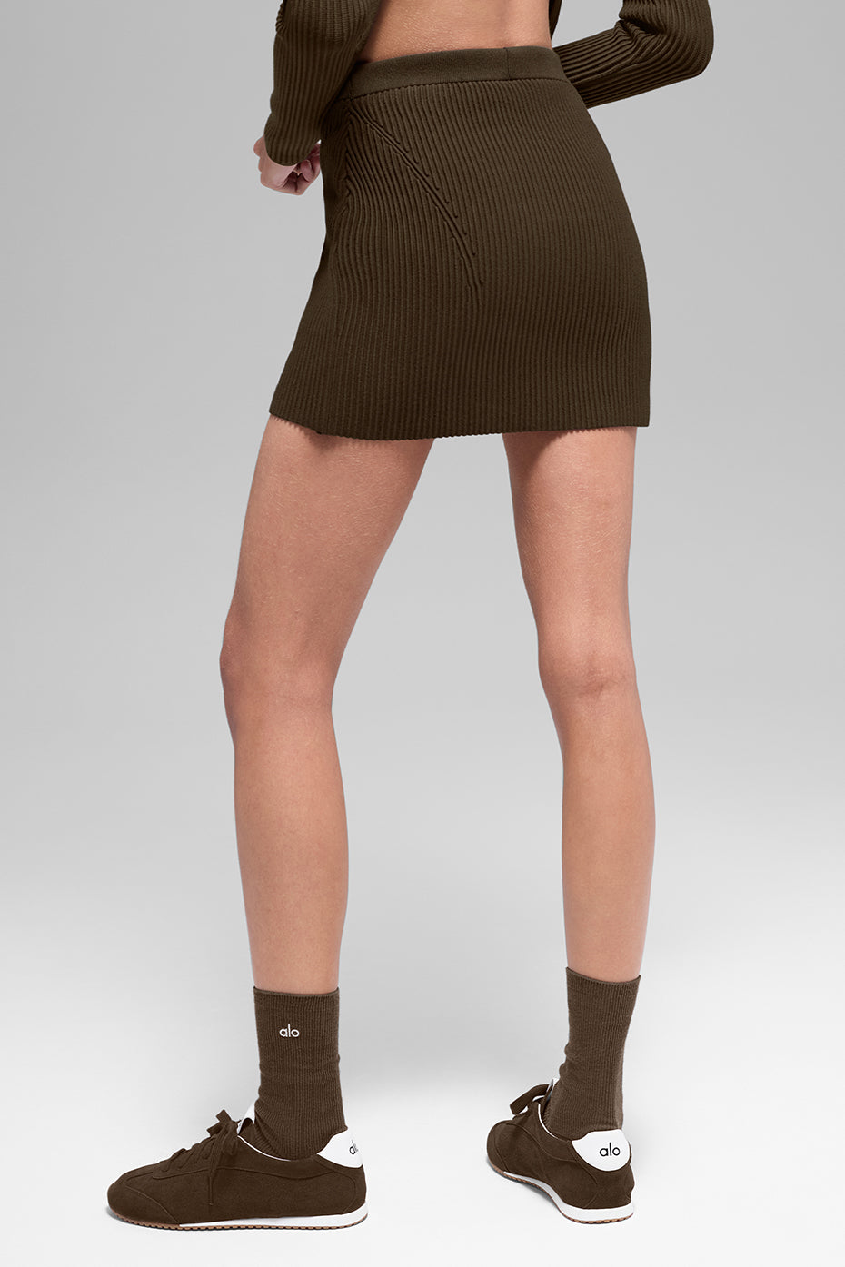 Alo Yoga Denim Knit High-Waist Skirt - Espresso/Black - imagen 3