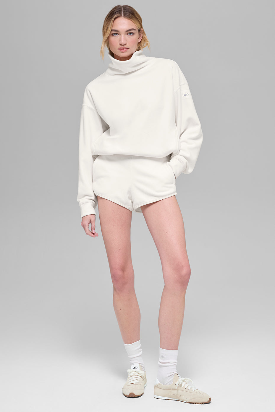 Alo Yoga Polar Fleece Retreat Short - Ivory - imagen 5
