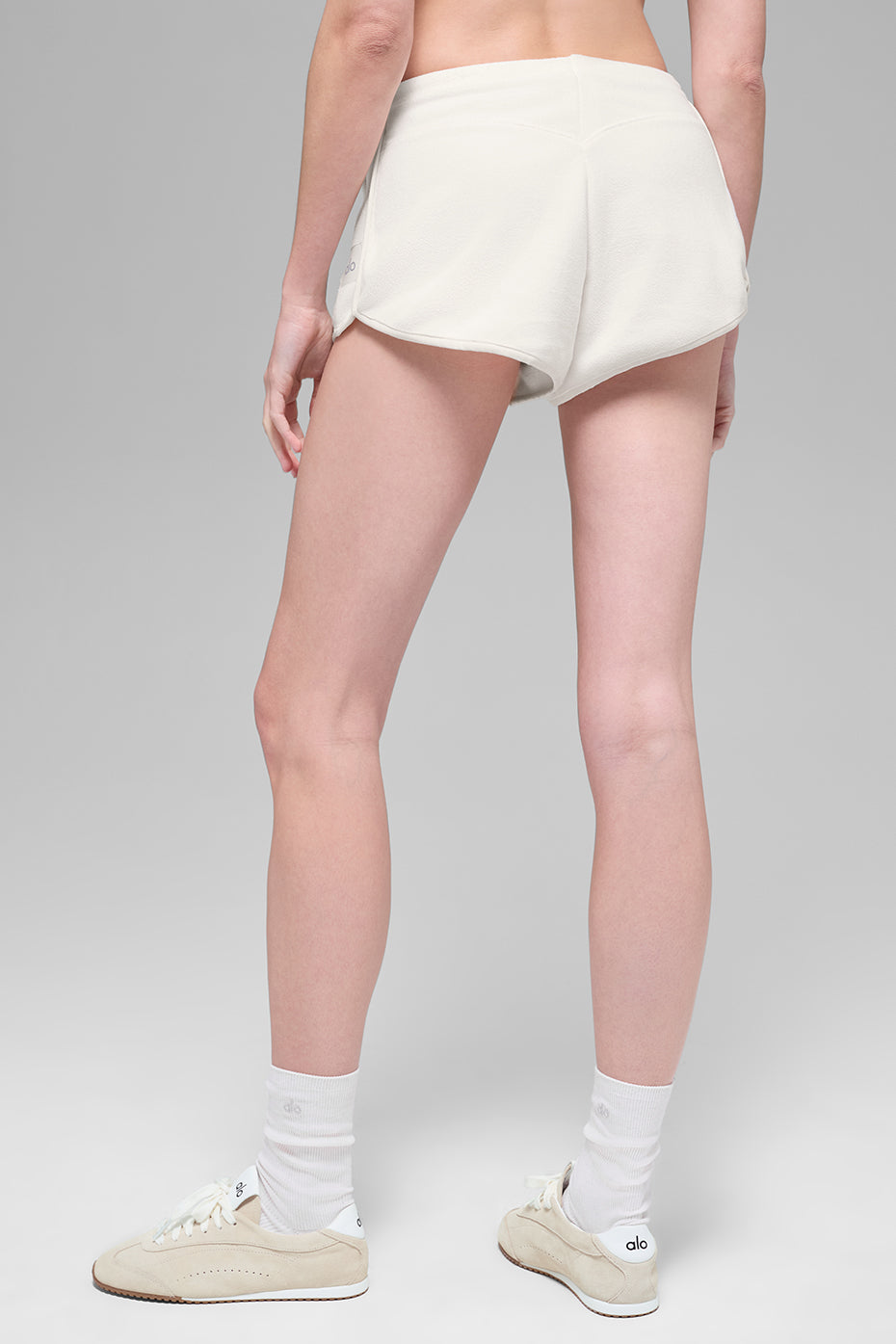Alo Yoga Polar Fleece Retreat Short - Ivory - imagen 3
