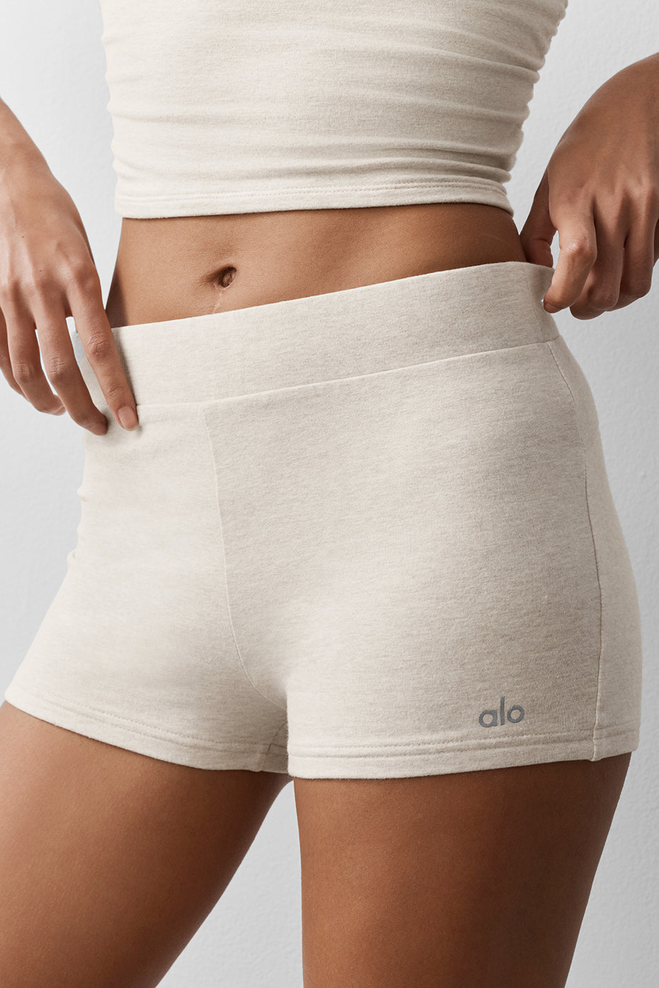 Alo Yoga Sway My Way Micro Short - Oatmeal Heather - imagen 3