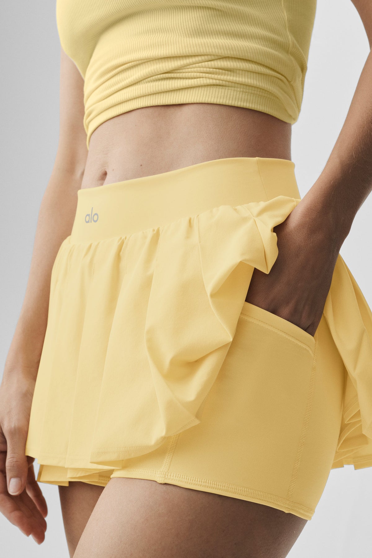 Alo Yoga Double Or Nothing Tennis Skirt - Warm Butter - imagen 3