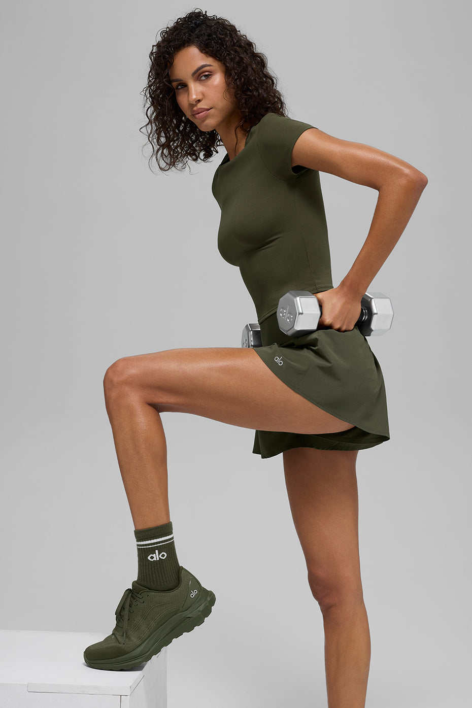 Alo Yoga Victory Running Short - Green Olive - imagen 4
