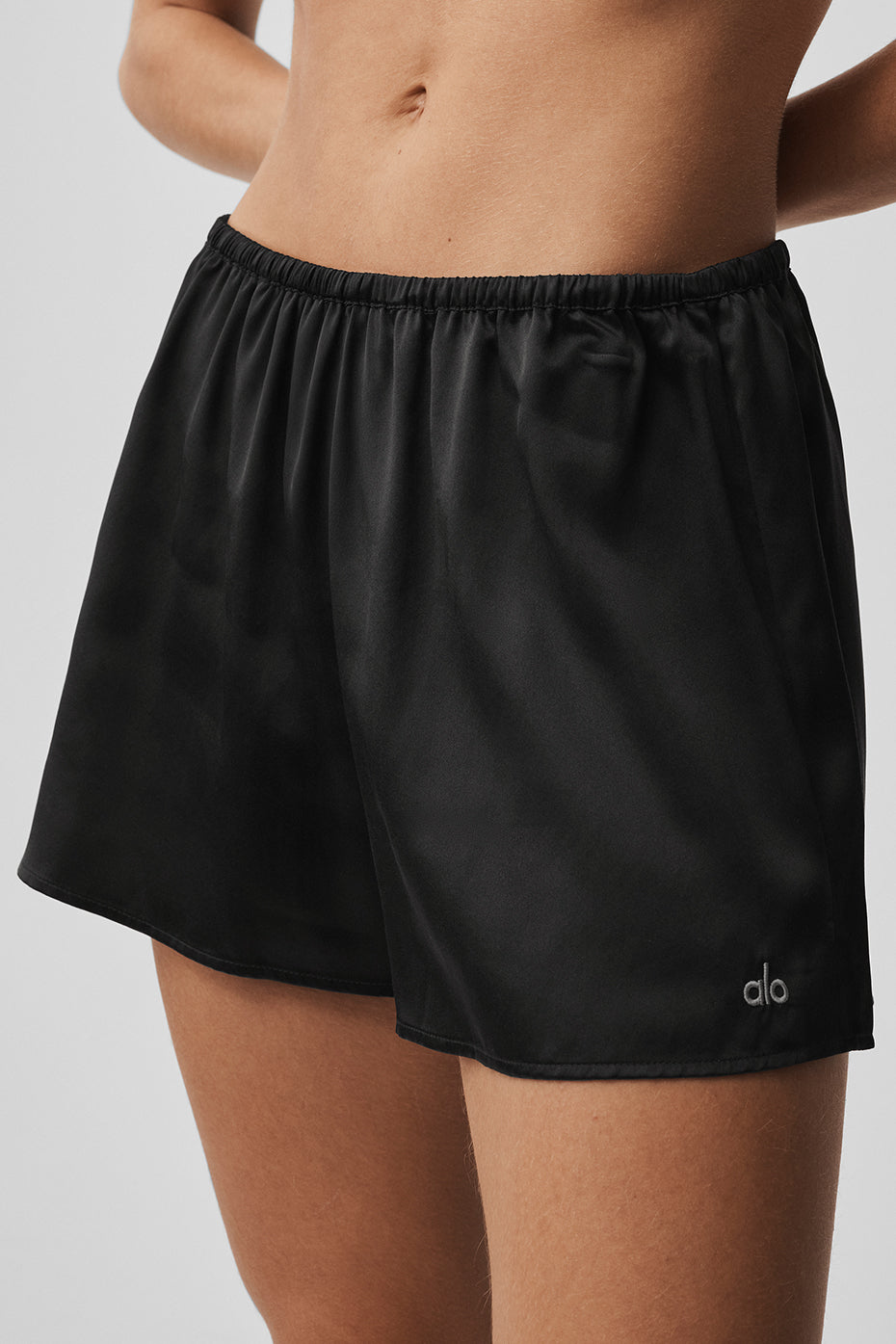 Alo Yoga Silk Luminous Short - Black - imagen 3