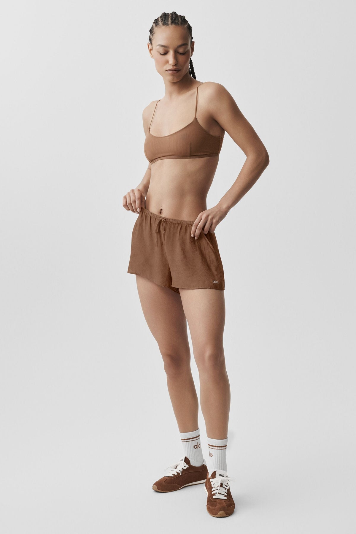 Alo Yoga Semi-Sheer Golden Hour Mid-Rise Short - Sun Kissed Brown - imagen 4