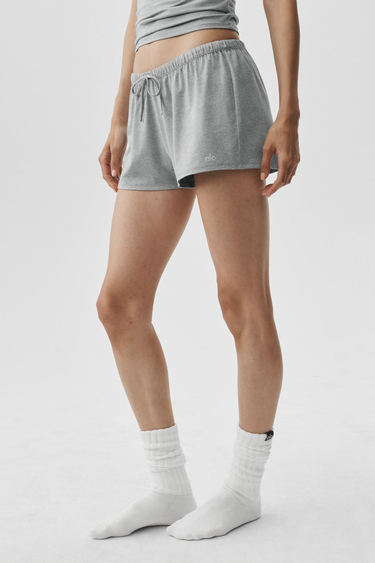Alo Yoga Alosoft Low-Rise Finesse Short - Vintage Athletic Heather - imagen 1