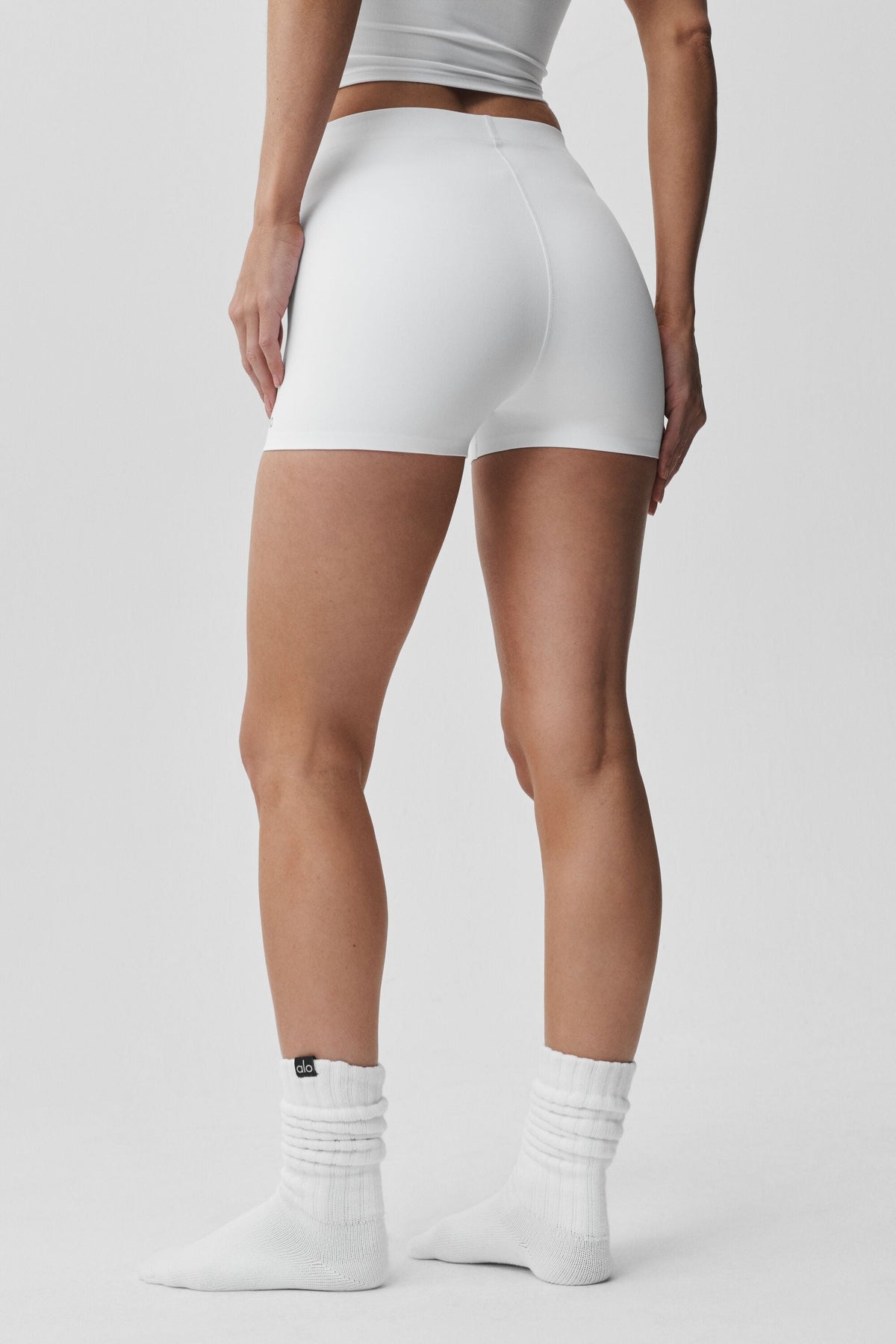 Alo Yoga 2" ALO Softsculpt Mid-Rise Short - White - imagen 5