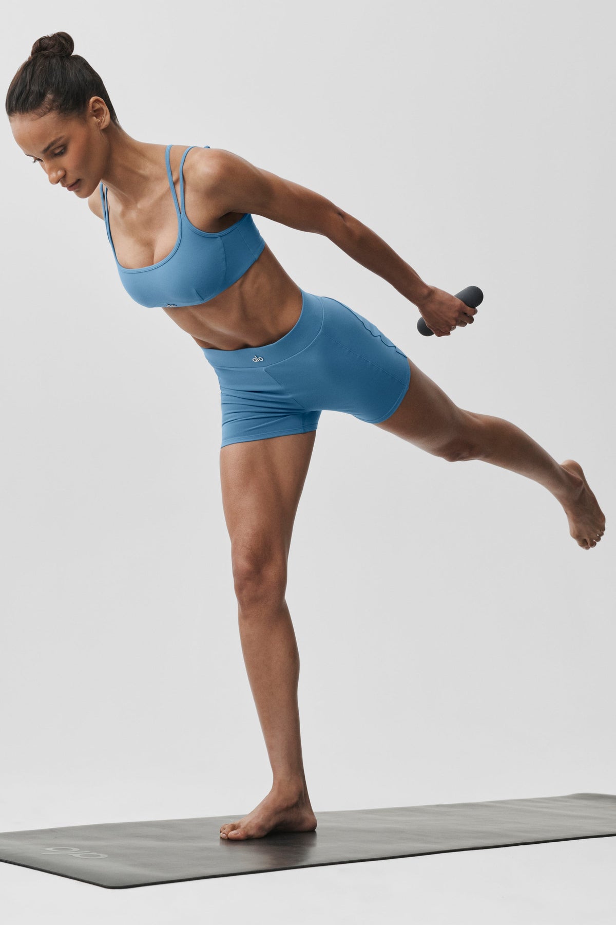 Alo Yoga 3" Airbrush High-Waist Aura Short - California Blue - imagen 4