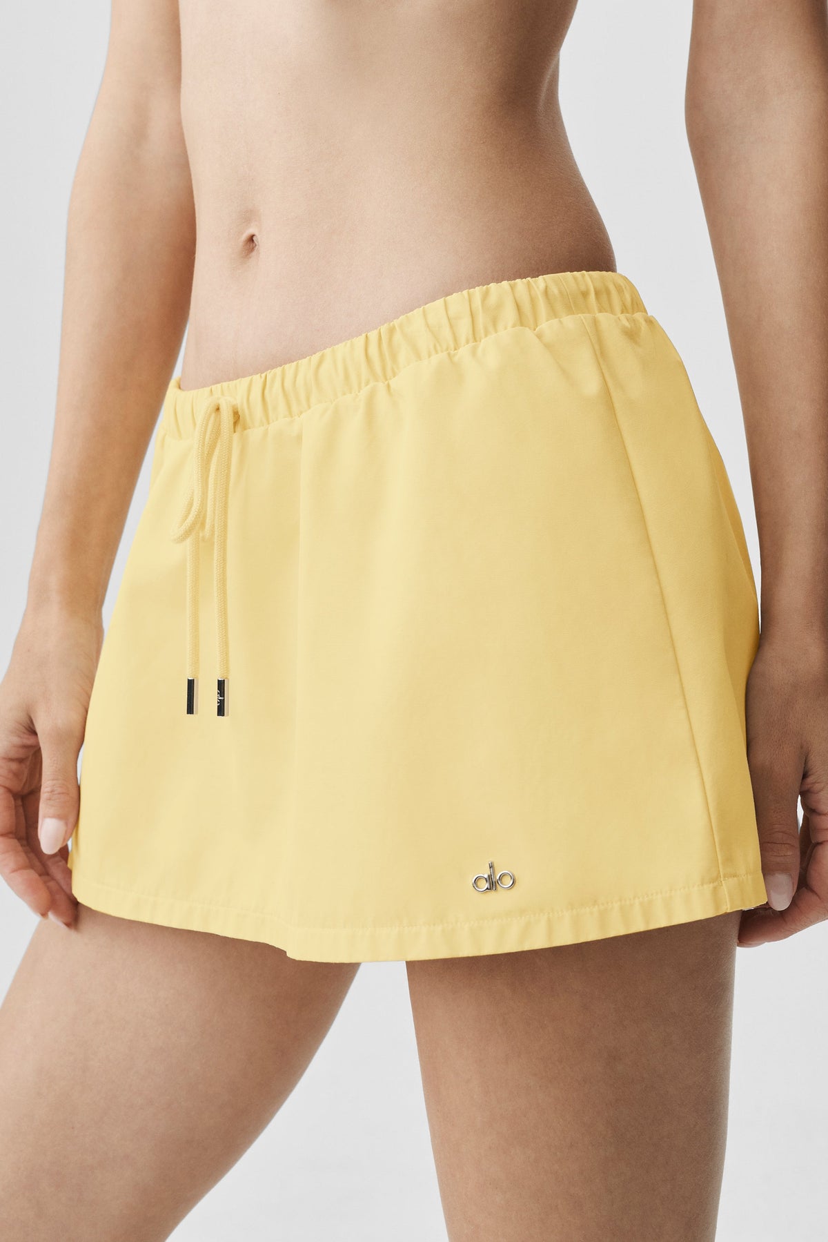 Alo Yoga Low-Rise Best Bet Skirt - Warm Butter - imagen 4