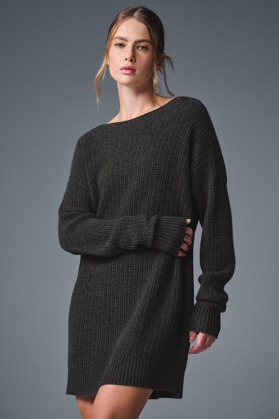 Alo Yoga Cashmere Plush Waffle Dress - Dark Heather Grey - imagen 1