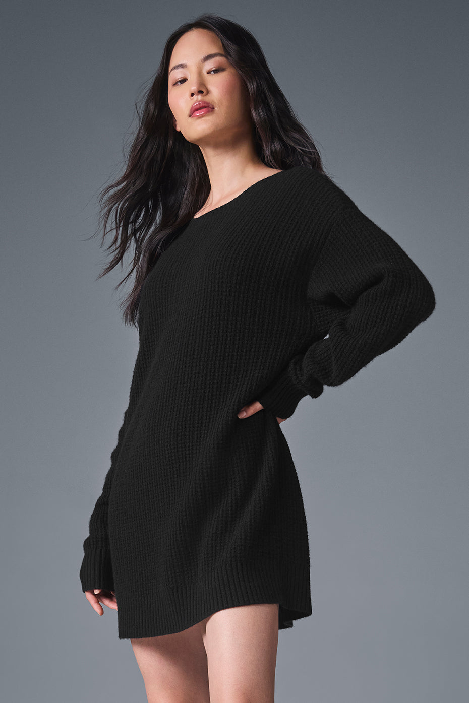 Alo Yoga Cashmere Plush Waffle Dress - Black - imagen 1