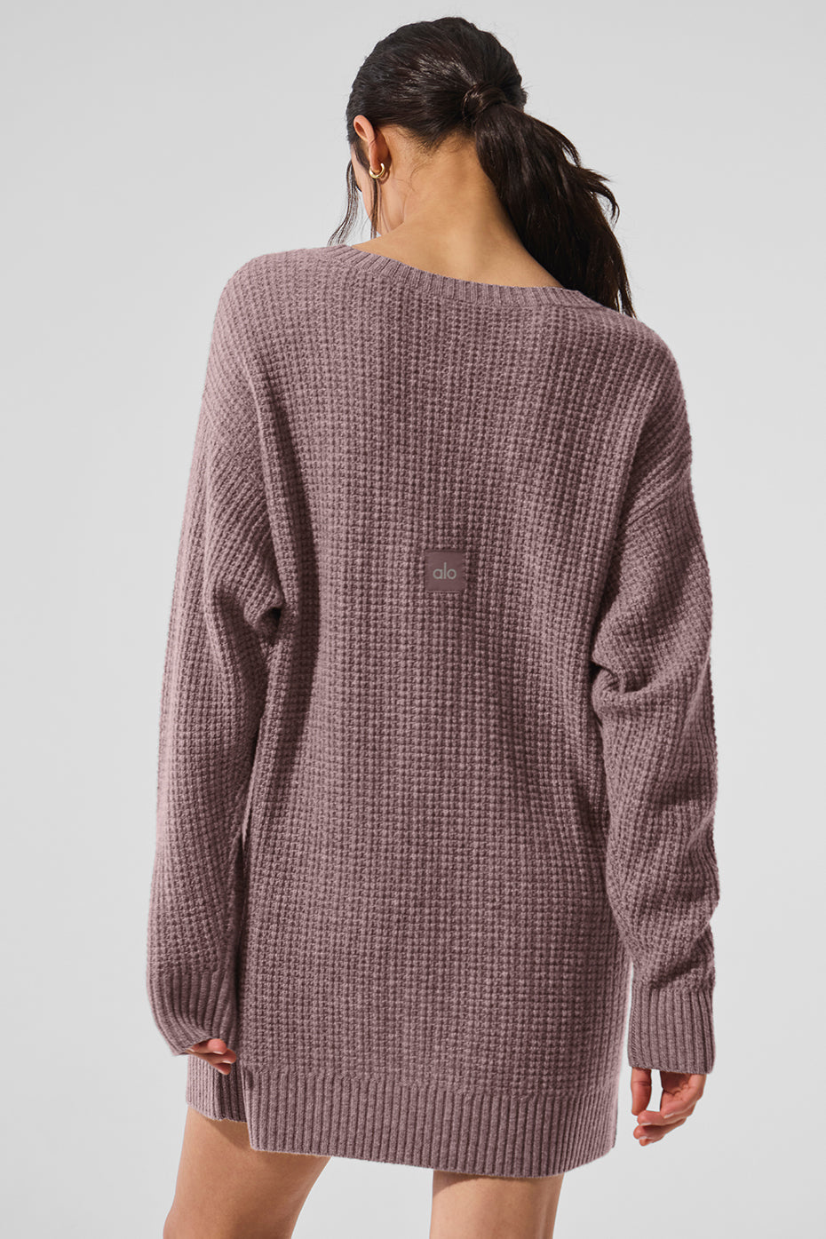 Alo Yoga Cashmere Plush Waffle Dress - Mushroom Heather - imagen 3