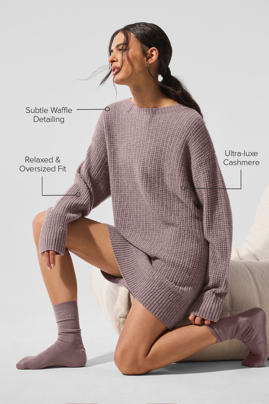 Alo Yoga Cashmere Plush Waffle Dress - Mushroom Heather - imagen 2