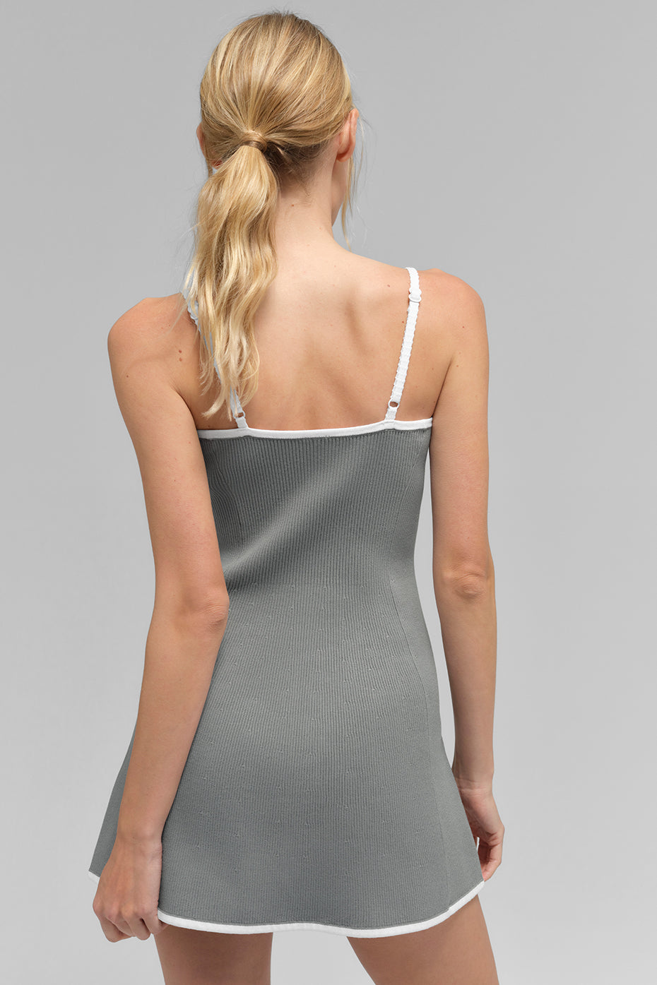 Alo Yoga Ribbed Sweater Knit Highline Dress - Lunar Grey/White - imagen 3