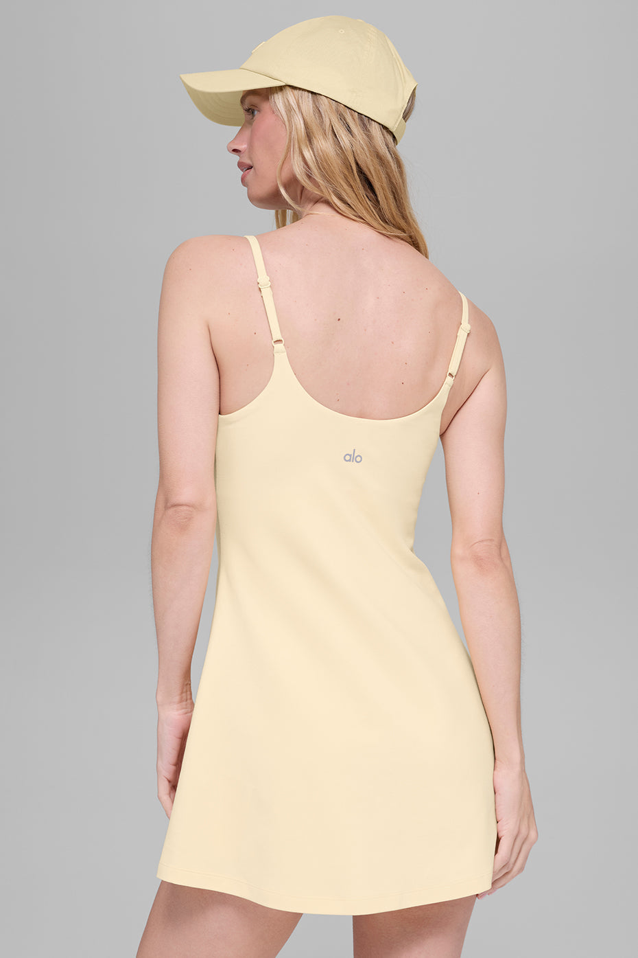 Alo Yoga Alosoft Encore Tennis Dress - Candlelight Yellow - imagen 4