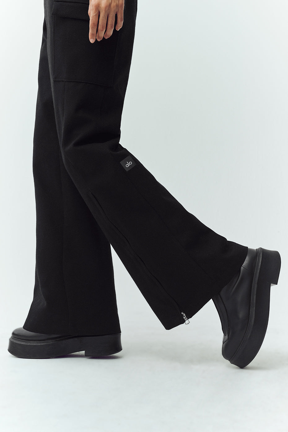 Alo Yoga Wool Blend Bunny Slope Bib - Black - imagen 5